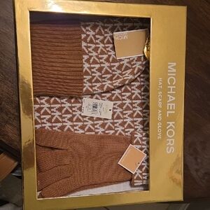 Michael Kors Tan and White Hat Set